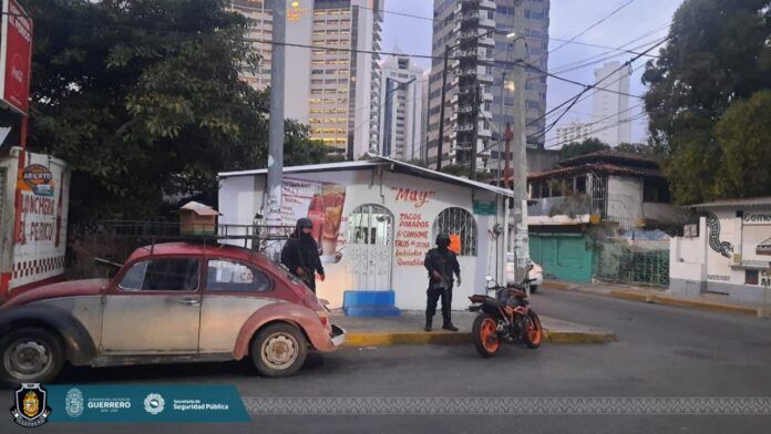 Mantiene la policía estatal atención a los reportes ciudadanos al 911 en Acapulco.
