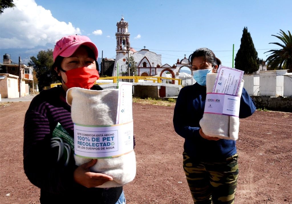 De pet a cobija la transformación de un desecho que puede causar inundaciones en beneficio para los mexiquenses