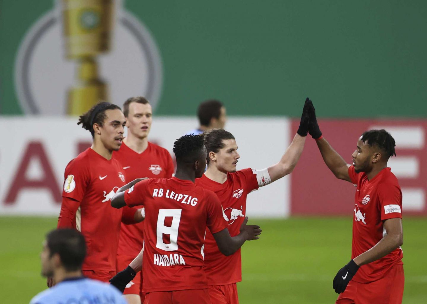 Leipzig recibirá a Liverpool en Hungría por restricciones
