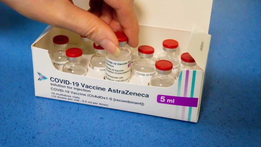 ¿Vale la pena seguir usando la vacuna de AstraZeneca? Esto dice la OMS
