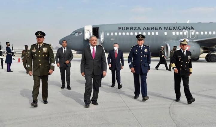 Aterriza vuelo inaugural de AMLO en pista militar del aeropuerto ’General Felipe Ángeles’
