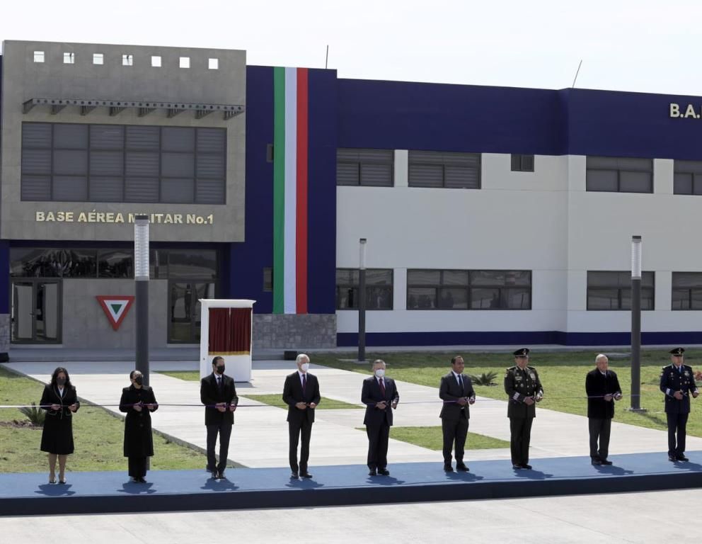 Alfredo del Mazo asiste a la conmemoración del 106 aniversario de la Fuerza Aérea Mexicana