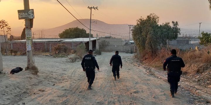 Policias recorren a pie zonas de difícil acceso en Chimalhuacan