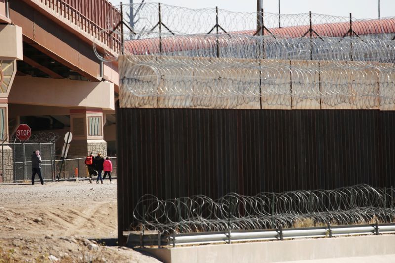 Casa Blanca dice que EEUU rechazará a "gran mayoría" de migrantes en frontera con México
