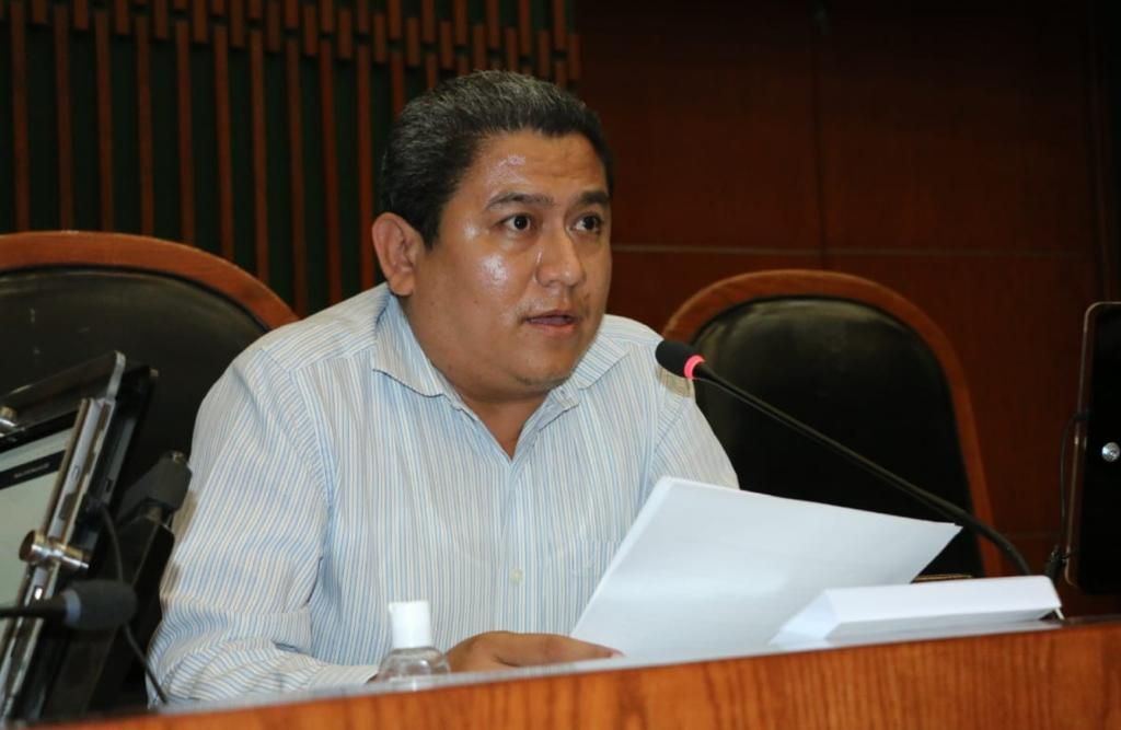 Urge Ossiel Pacheco a gobiernos para rescatar  el sector productivo del coco en Guerrero