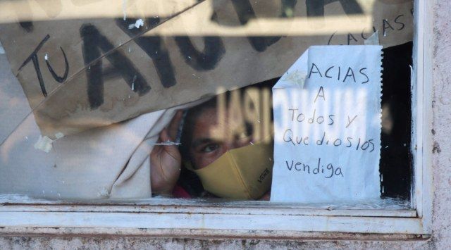 La cartulina pegada en la ventana de su casa y un río de solidaridad