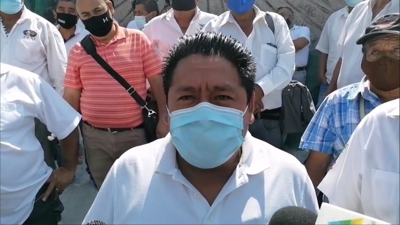 Choferes y concesionarios del transporte público bloquearon gasolineras en Chilpancingo por voraz alza a la gasolina