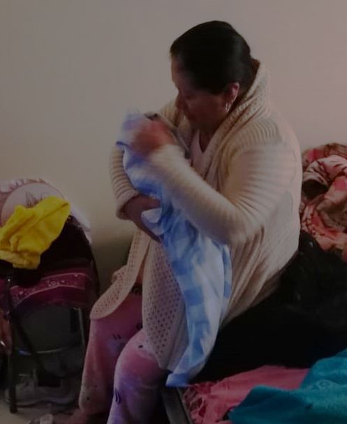 Policías de Chimalhuacán asisten a mujer en parto fortuito