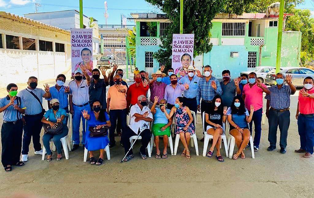 Ganaderos de Acapulco se manifiestan a favor de Javier Solorio
