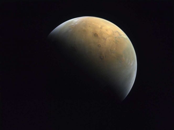 Emiratos Árabes comparte la primera foto de su misión a Marte
