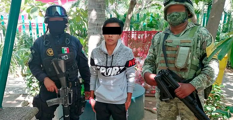 Policía Estatal y Sedena detienen a una persona con cartuchos y presunta droga en la Simón Bolivar
