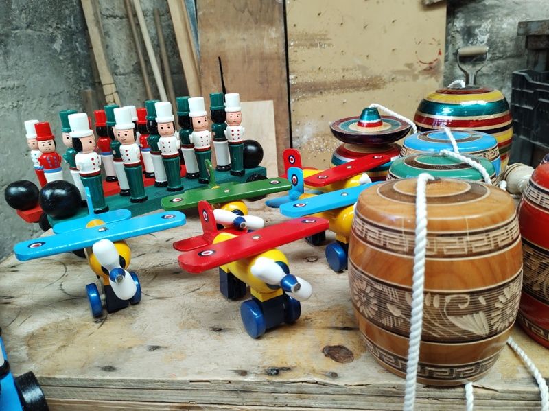 Son juguetes de madera, artesanías con historia y tradición en el Estado de  México