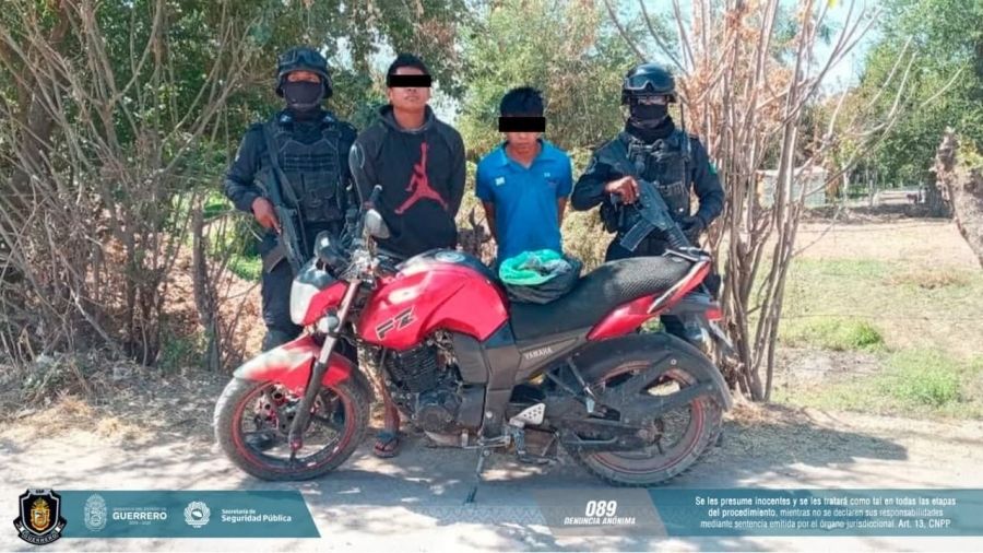 Asegura Policía Estatal a dos personas con presunta droga en Tlapa
