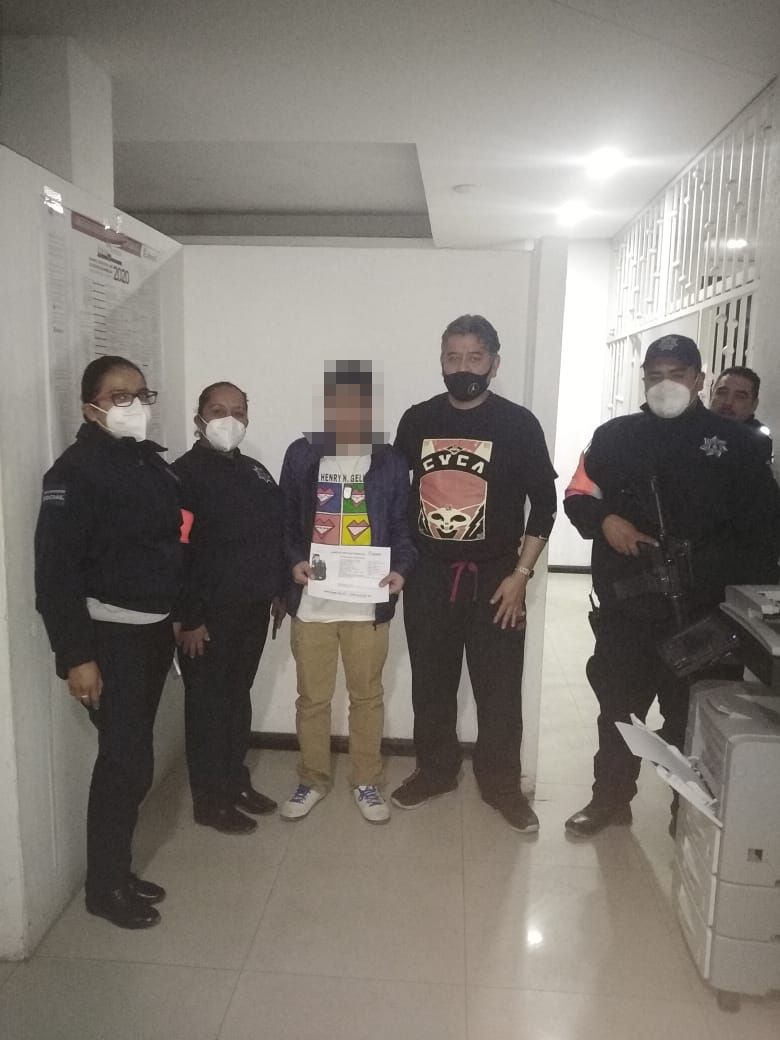 Policías de Ecatepec #localizan a joven con discapacidad extraviado y lo #reúnen con su familia