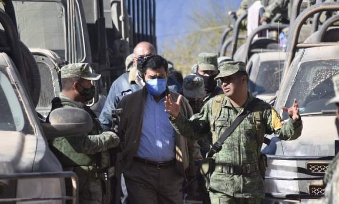 Gobierno estatal se compromete a cubrir daños del Ejército en Tlacotepec 