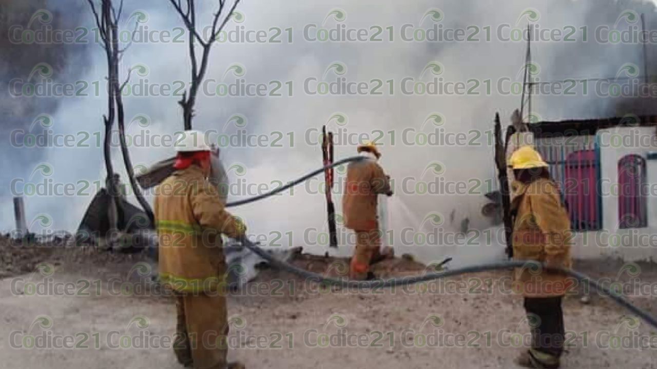 Fuerte incendio consume cuatro casas y un auto, en Chilpancingo