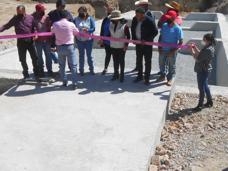 Autoridades de Tepetlaoxtoc entrega obra hidráulica en Apipilhuasco