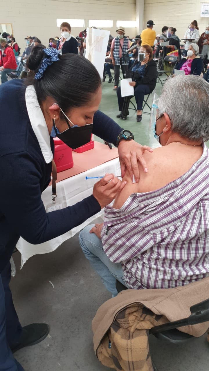 Abren #4 nuevos centros de vacunación en Ecatepec y #suman 9; se han #aplicado más de 15 mil dosis a adultos mayores 