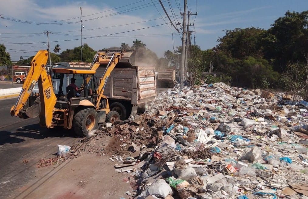 Retiran más de 60 toneladas de escombro en el poblado de Llano Largo
