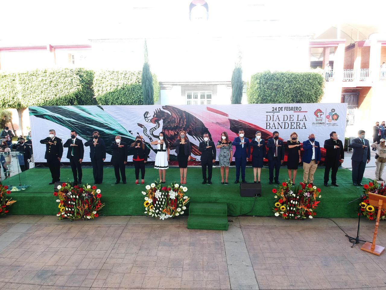 Alcalde de Valle de Chalco conmemora el Día de la Bandera e invita a seguir su legado*