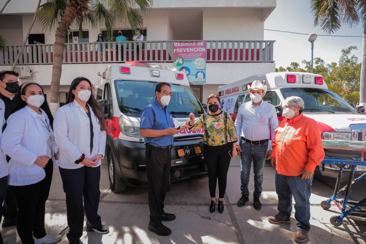Alcaldesa entrega dos ambulancias a la Dirección de Salud y Bienestar Social