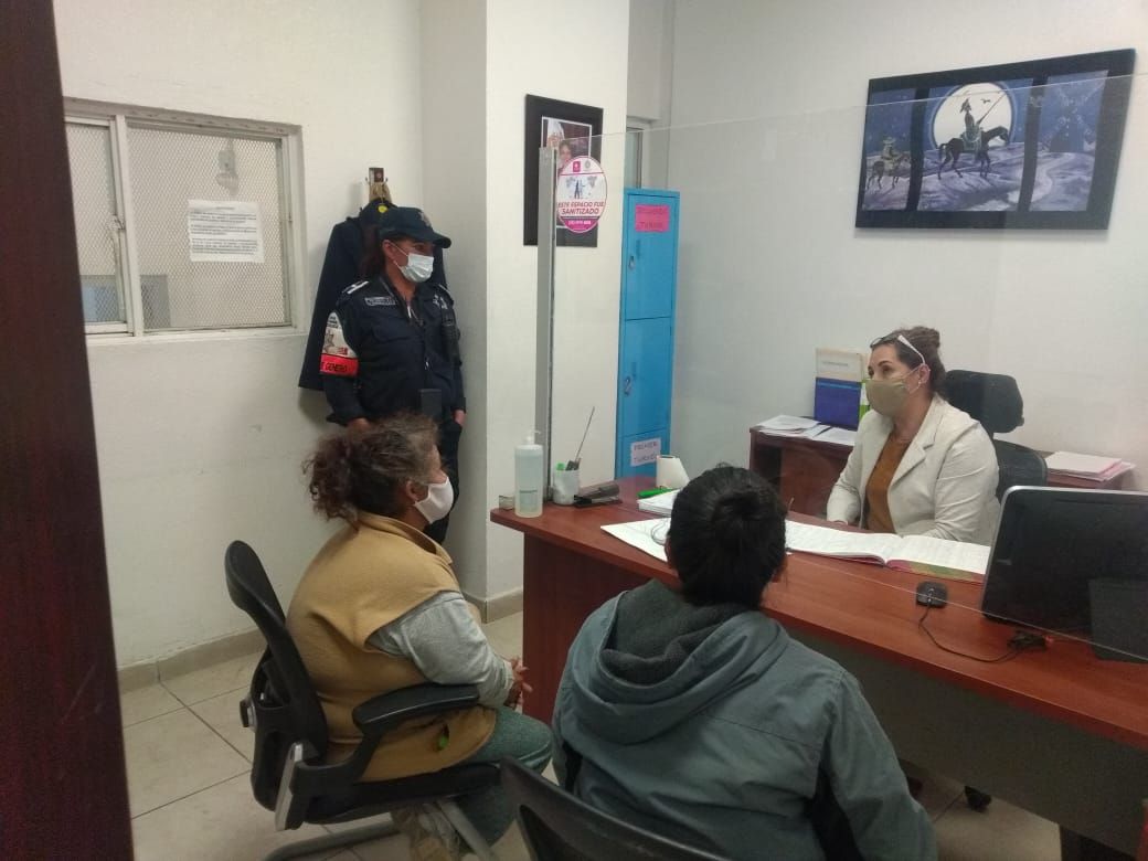 #Policía de Ixtapaluca ayuda a mujer agredida
