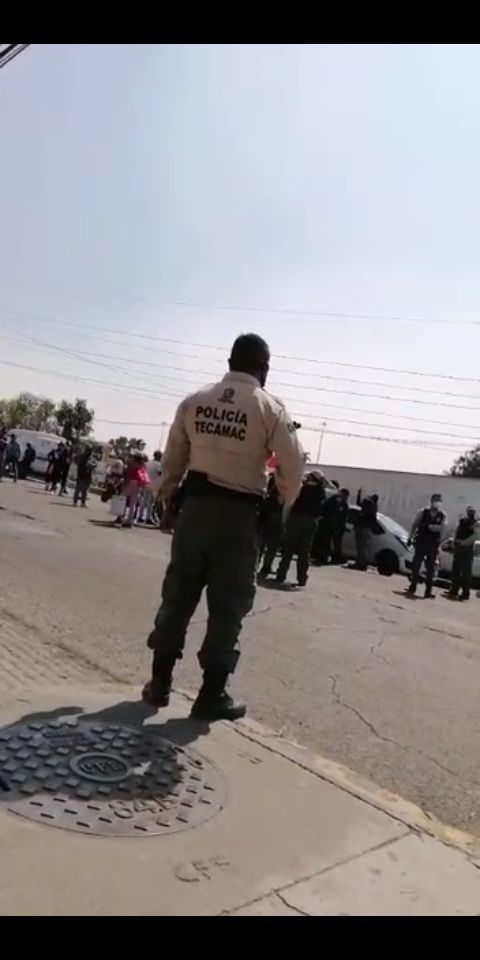Se enfrentan a balazos comerciantes y policías en Tecamac
