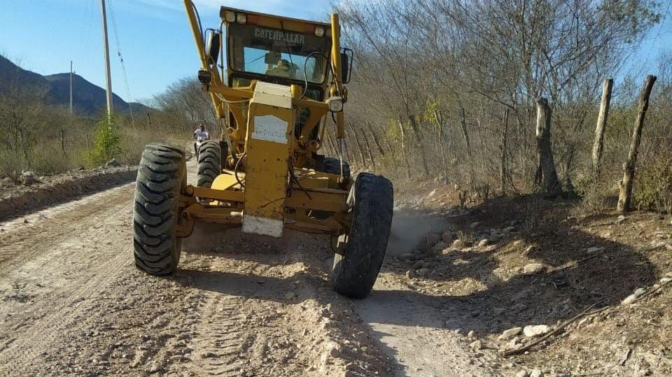 Ayuntamiento de El Fuerte inicia programa de revestimiento de caminos rurales