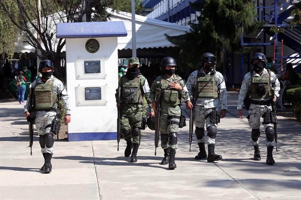 Acusan en Capitolio militarización de López Obrador
