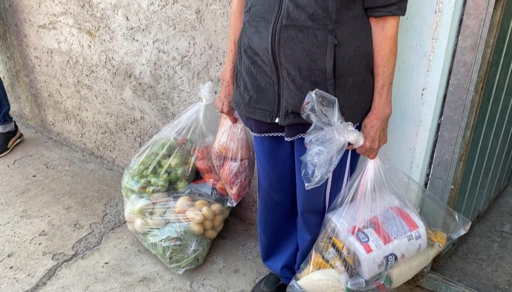 Dan apoyos alimentarios a pacientes Covid-19 en Valle de Chalco
