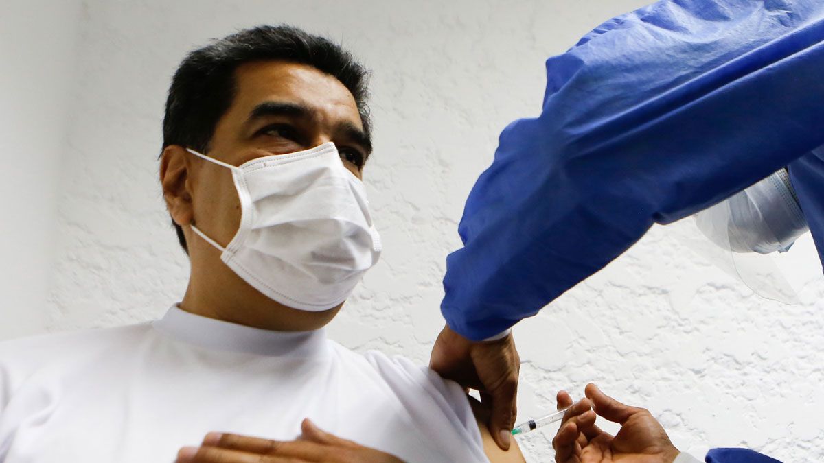 Recibe Nicolás Maduro su primera dosis de vacuna Sputnik V contra el Covid-19

