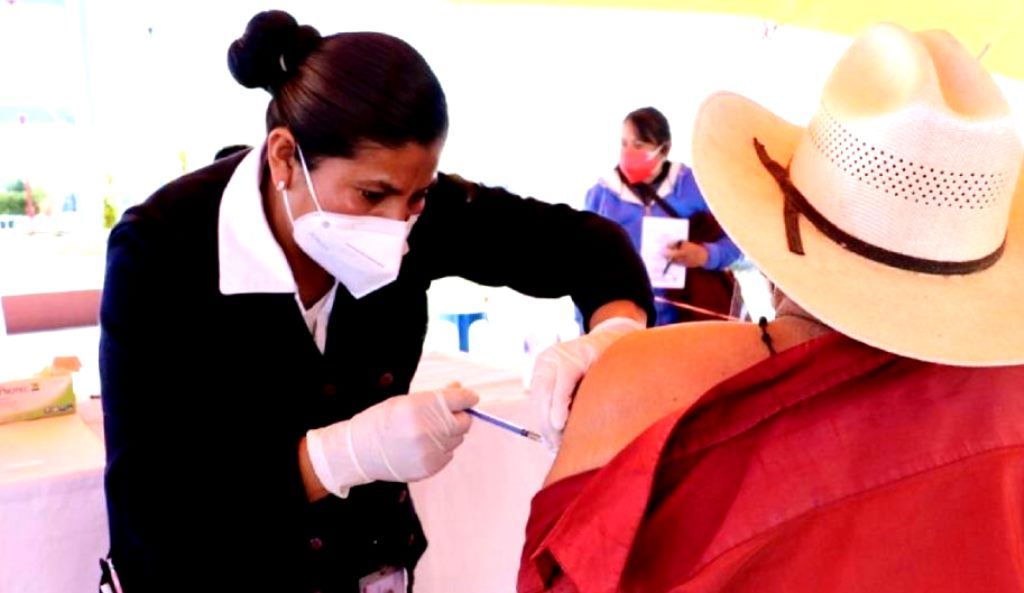 Inicia vacunación de adultos mayores contra COVID-19 en 18 municipios más del Estado de México