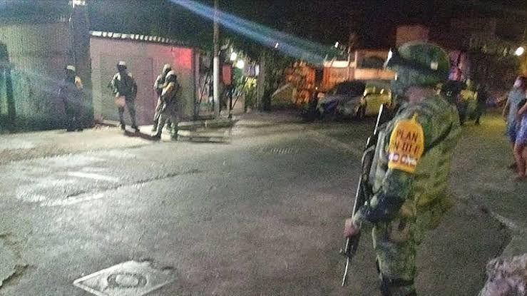 Incendian corralón de camiones en la avenida Santa Cruz
