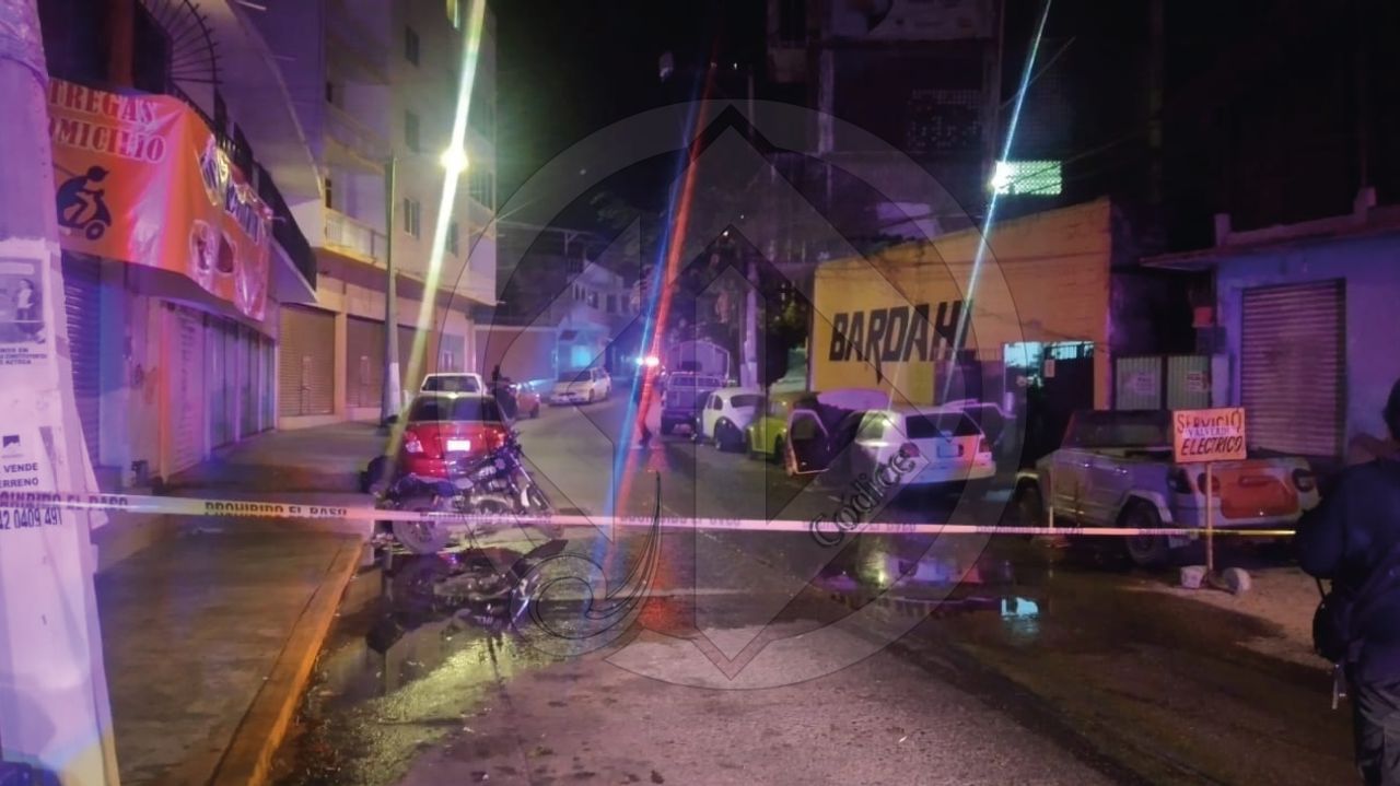 Incendian vehículo y tirotean dos talleres mecánicos en colonia Morelos 
