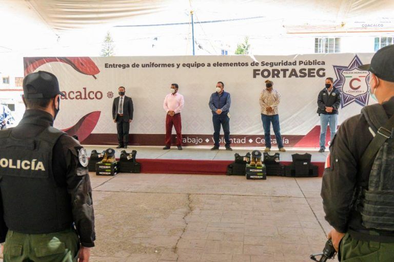  Gobierno de Coacalco dota de uniformes y equipamiento a elementos de seguridad pública