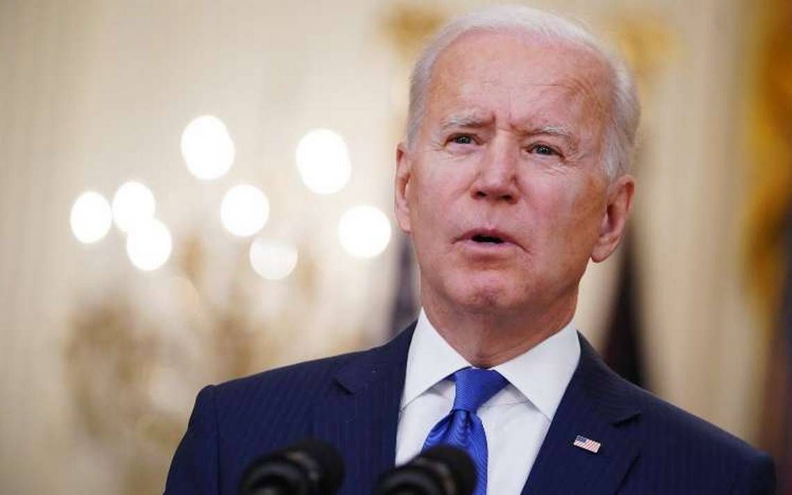 Biden firma paquete de estímulo económico de 1.9 bdd por COVID-19
