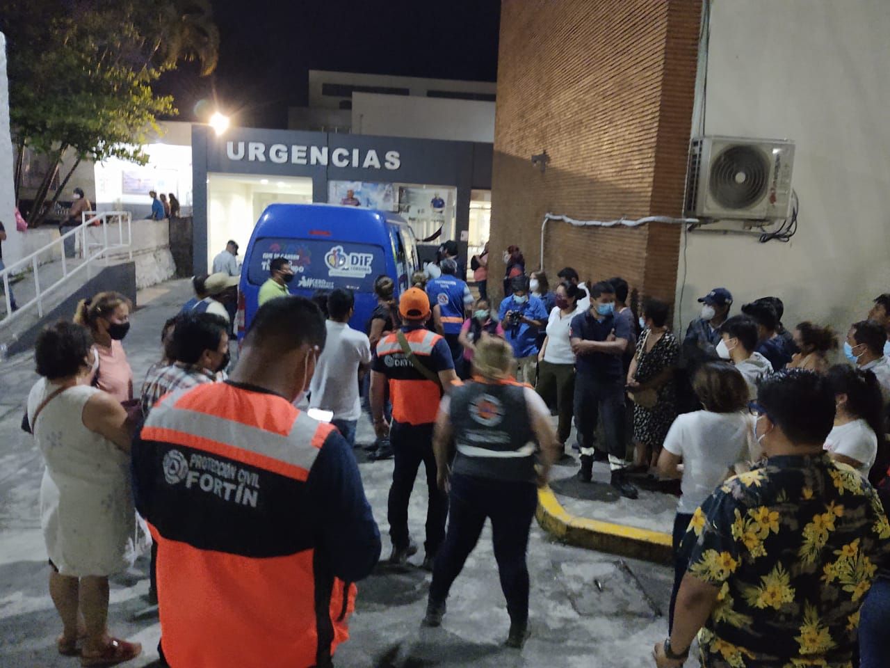 Apoyan UMPC y la DTySV de Córdoba en logística de jde lesionados en volcadura en Calcahualco