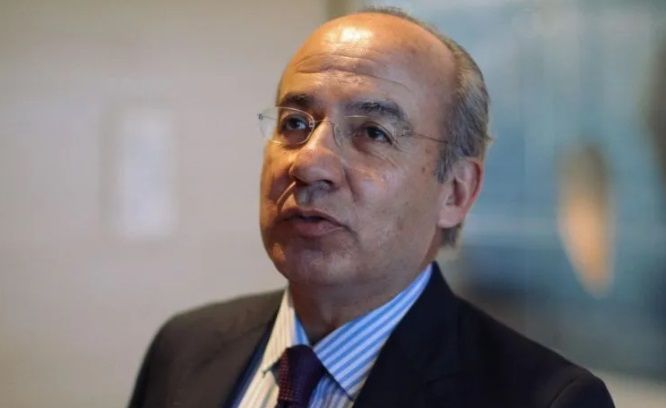 Denuncian a Felipe Calderón ante la FGR