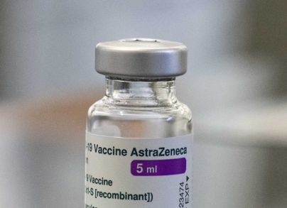 Vacuna AstraZeneca es segura: Agencia Europea de Medicamentos