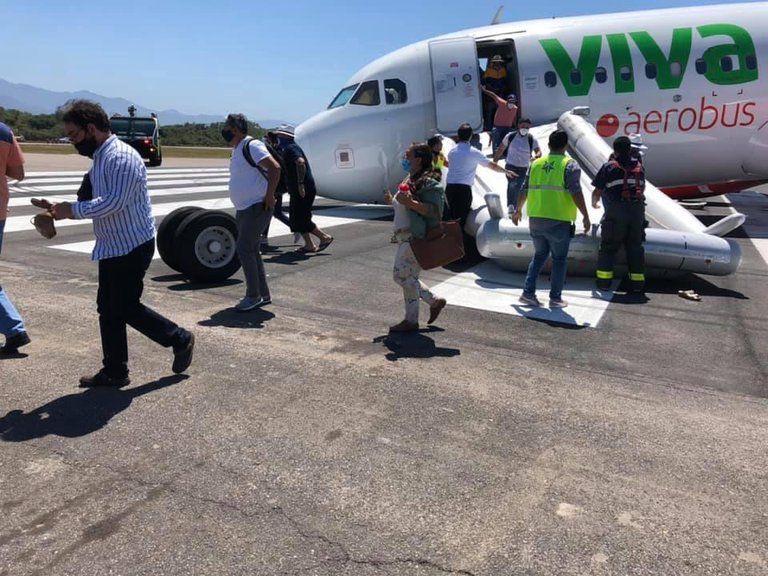 Avión de Viva Aerobus sufre falla antes de despegar en Puerto Vallarta
