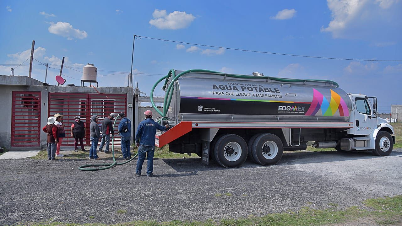 Refuerza #CAEM apoyo de #suministro de agua potable con #camiones cisterna 