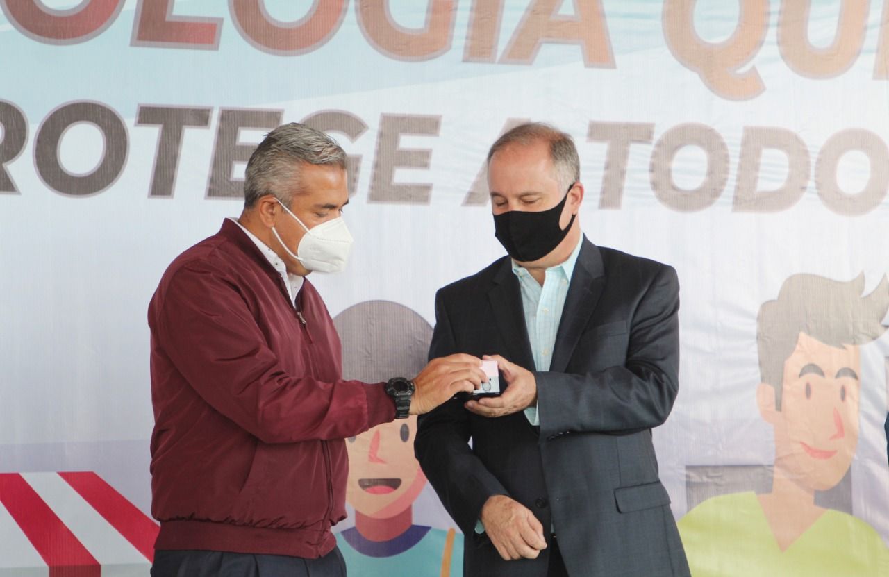 Gobierno de Ecatepec #entrega 5 mil botones de #seguridad a comercios y #pequeñas empresas