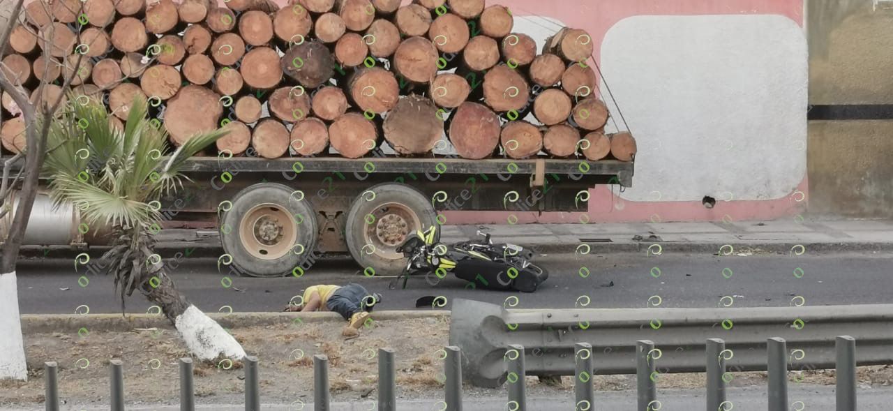 Muere tras chocar su moto contra camión estacionado en Chilpancingo 