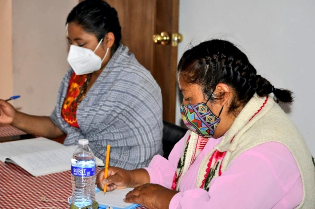El GEM promueve la profesionalización de las mujeres indígenas con becas de estudio