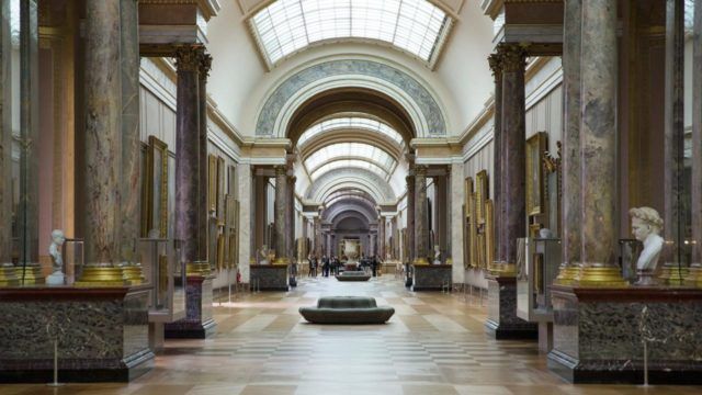 El Louvre se abre al mundo y sube 482,000 obras a internet
