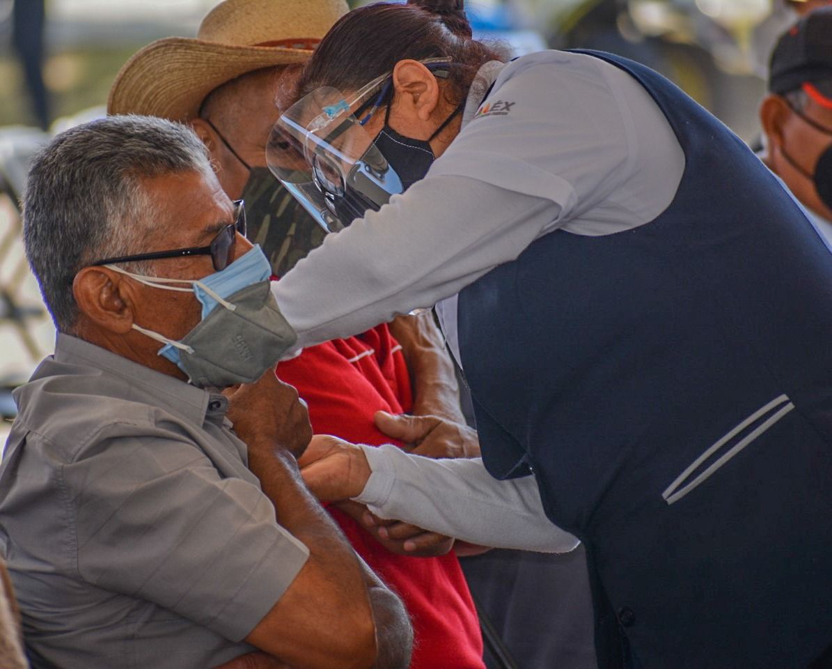 #En Valle de Chalco, reciben mas de 18 mil adultos la vacuna contra el covid-19 