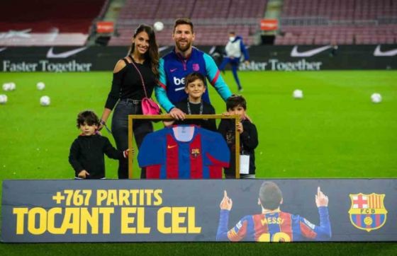 Lionel Messi es homenajeado en el Camp Nou