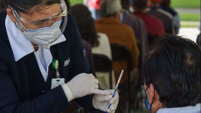 Vacunación para adultos de 50 a 59 años será en mayo, informó López-Gatell