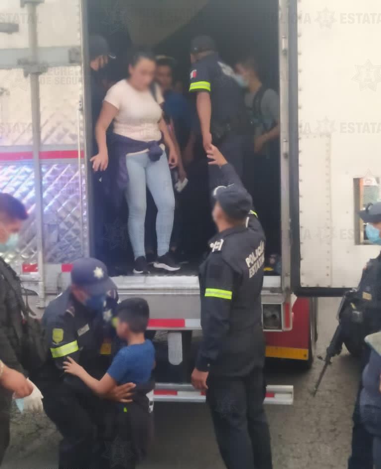 #Rescatan a 47 migrantes en caja de un  trailer  en Tepotzotlan