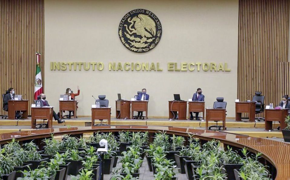 TEPJF notifica al INE sentencia sobre sanciones a Félix Salgado y Raúl Morón
